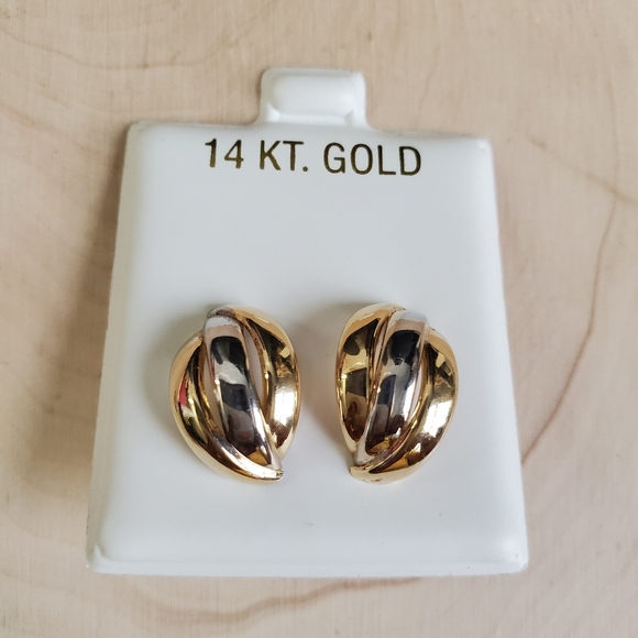 14K Gold Scallop Illusion Chunky Earrings - Picture 3 of 5